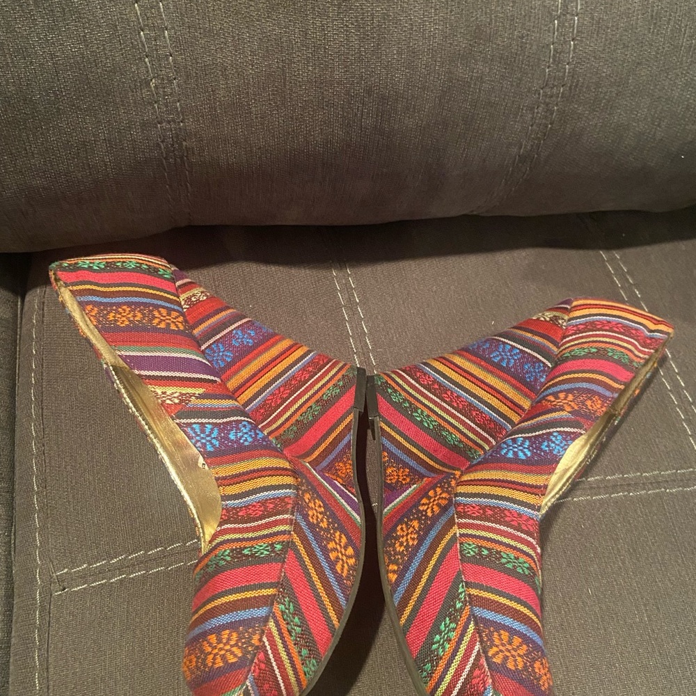 Colorful, striped Wedges! - Picture 3 of 4